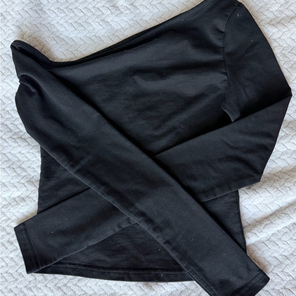 Edikted Black Off-Shoulder Long Sleeve Top - Picture 2 of 4